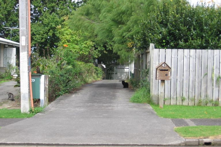 Photo of property in 2/37 Woodside Road, Massey, Auckland, 0614