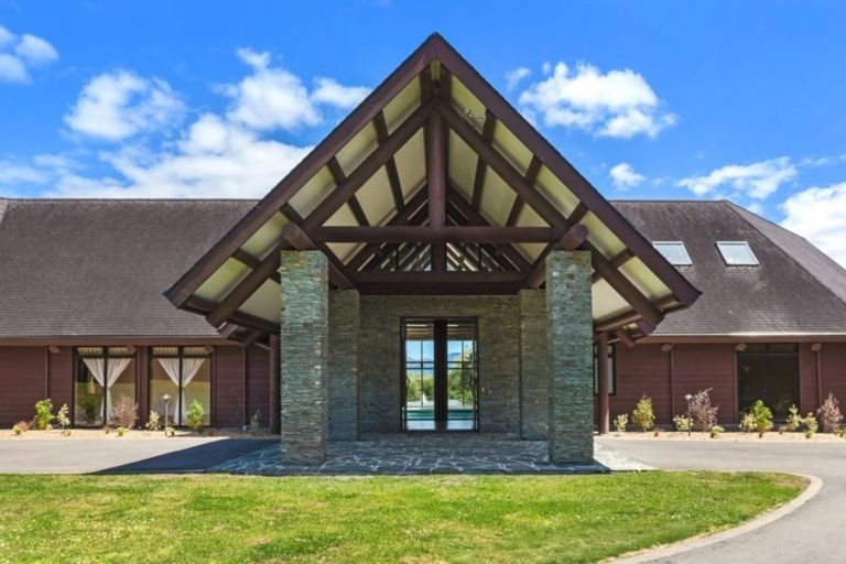 Photo of property in 132 Milne Drive, Paraparaumu, 5032