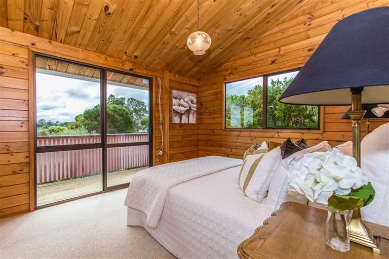 Photo of property in 16 Sunnynook Road, Sunnynook, Auckland, 0620