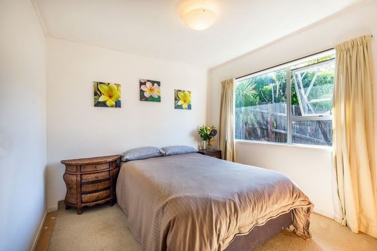 Photo of property in 27 Glen Vista Place, Bayview, Auckland, 0629