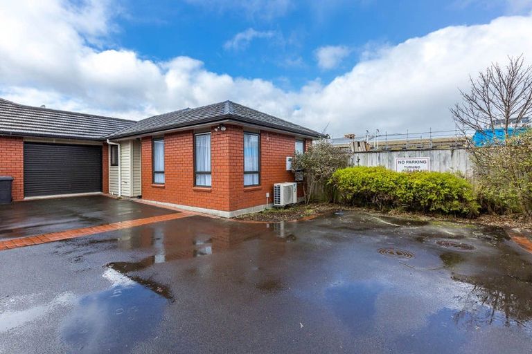 Photo of property in 6c Savage Crescent, Upper Hutt Central, Upper Hutt, 5018