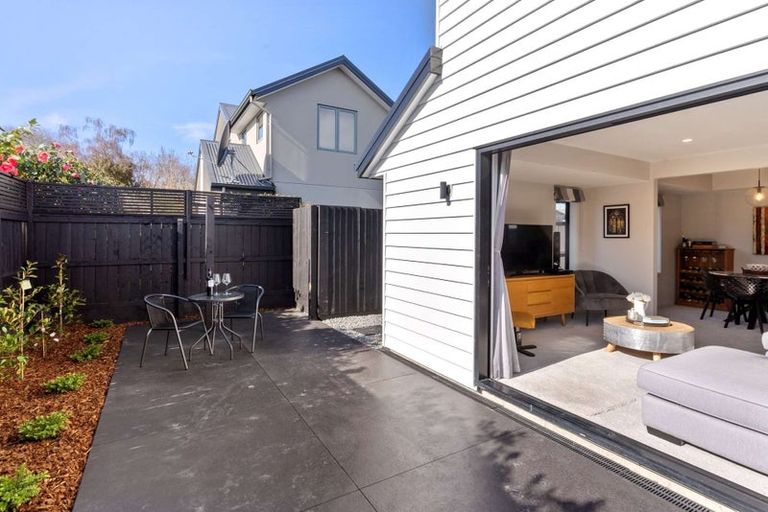 Photo of property in 2/218 Springfield Road, St Albans, Christchurch, 8014