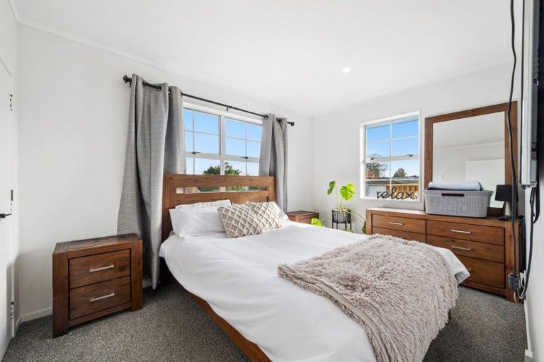 Photo of property in 1/3 Benygloe Place, Highland Park, Auckland, 2010