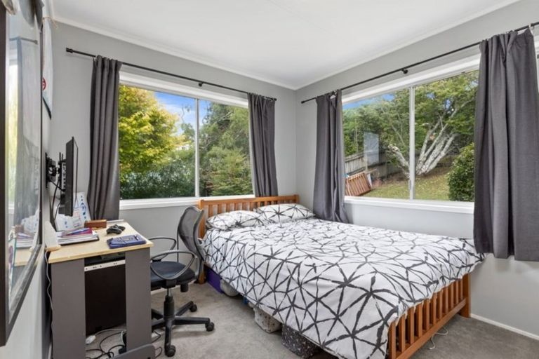 Photo of property in 52 Ayton Drive, Totara Vale, Auckland, 0629