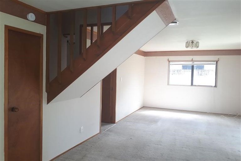 Photo of property in 2/290 Wairau Road, Glenfield, Auckland, 0629