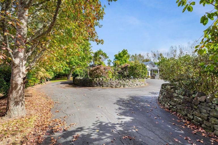 Photo of property in 252 Boord Crescent, Kumeu, 0891