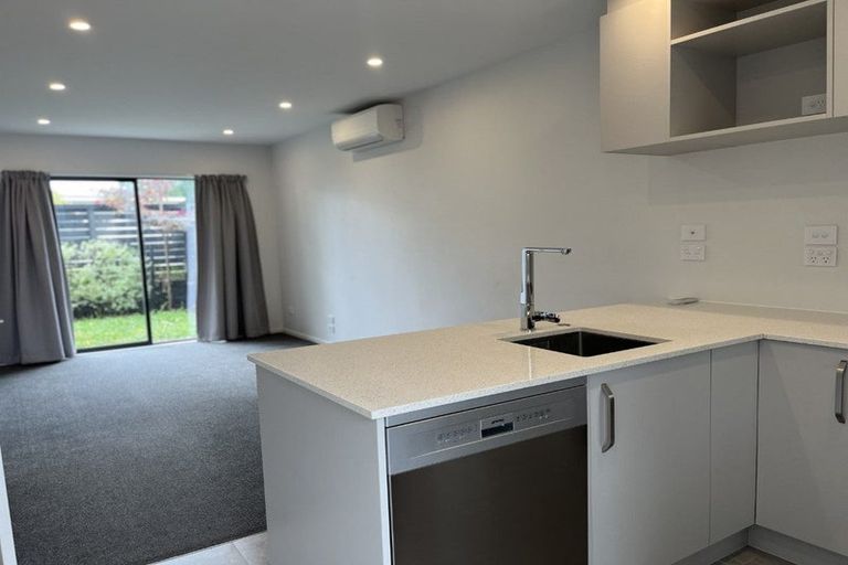 Photo of property in 3/47 Awaroa Road, Sunnyvale, Auckland, 0612