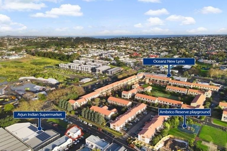 Photo of property in Emery Gardens, 1/4 Ambrico Place, New Lynn, Auckland, 0600