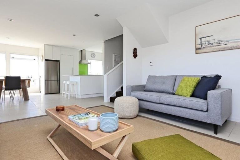 Photo of property in 8 Gilray Place, Waimarama, 4294