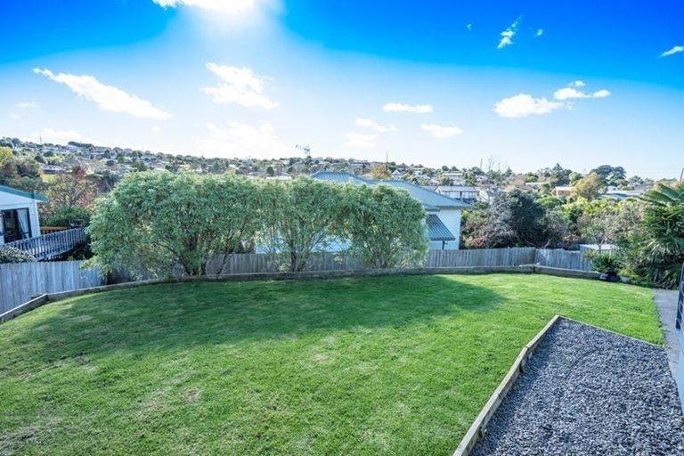 Photo of property in 68 Trias Road, Totara Vale, Auckland, 0629