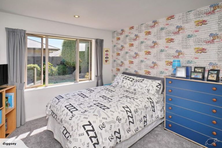 Photo of property in 10 Tawa Place, Parklands, Christchurch, 8083