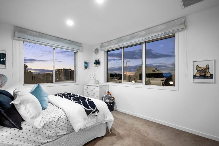 Photo of property in 8 Sylvan Park Avenue, Milford, Auckland, 0620