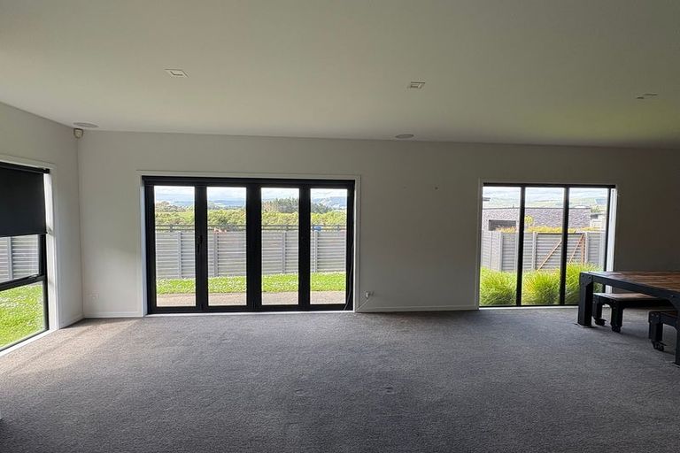 Photo of property in 5 Coutts Way, Fitzherbert, Palmerston North, 4410
