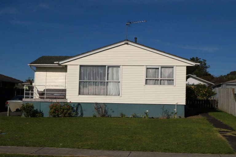Photo of property in 35 Cranmere Crescent, Mangere East, Auckland, 2024