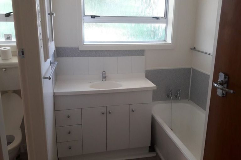 Photo of property in 8 Gladson Avenue, Sockburn, Christchurch, 8042