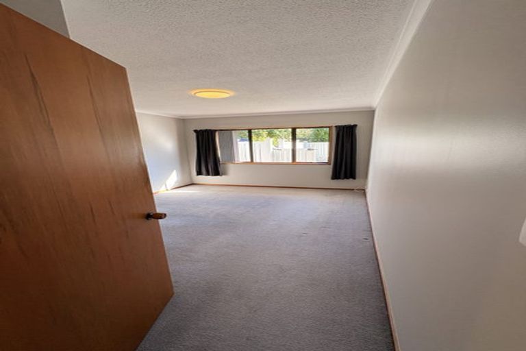 Photo of property in 2/38 Chipping Lane, Redwood, Christchurch, 8051