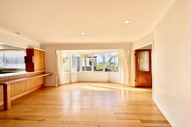 Photo of property in 13 Peter Terrace, Castor Bay, Auckland, 0620