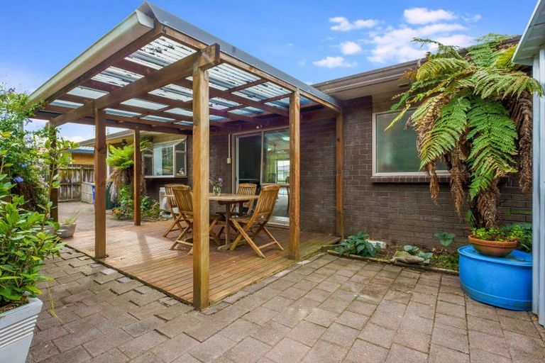 Photo of property in 84 Unsworth Drive, Unsworth Heights, Auckland, 0632