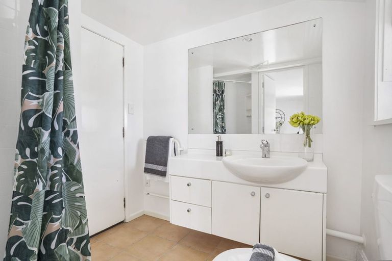 Photo of property in 1/40 Carlisle Road, Browns Bay, Auckland, 0630