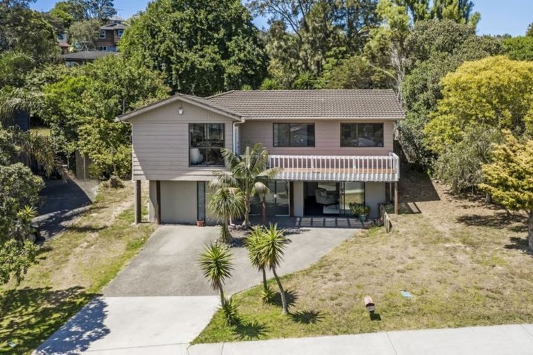 Photo of property in 93 Oaktree Avenue, Browns Bay, Auckland, 0630