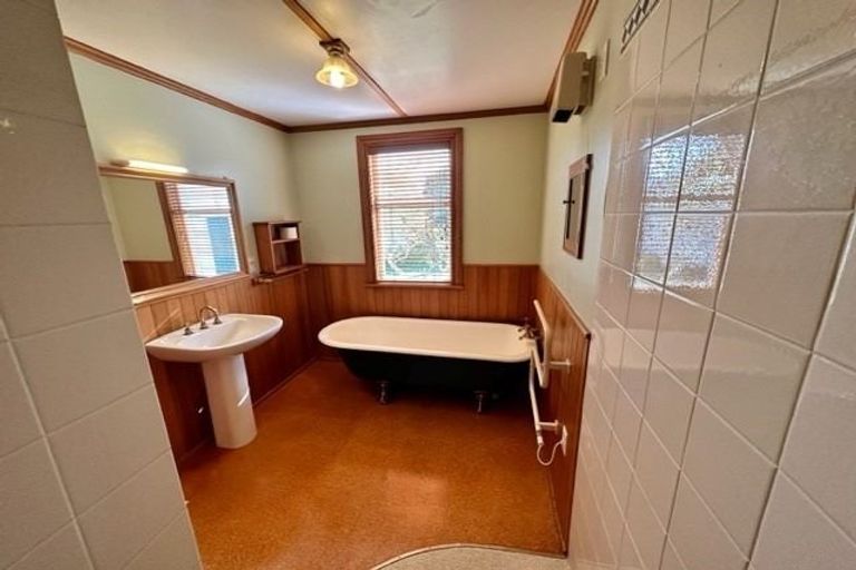 Photo of property in 26 Queen Street, Cambridge, 3434