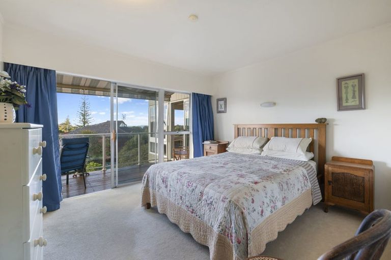 Photo of property in 1/47 Eastcliffe Road, Castor Bay, Auckland, 0620