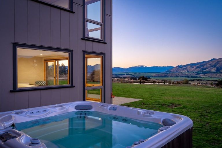 Photo of property in 2 Miharo Lane, Queensberry, Cromwell, 9383