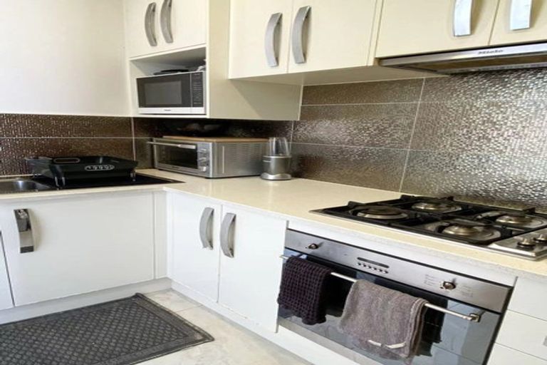 Photo of property in 2/50 Taharoto Road, Takapuna, Auckland, 0622