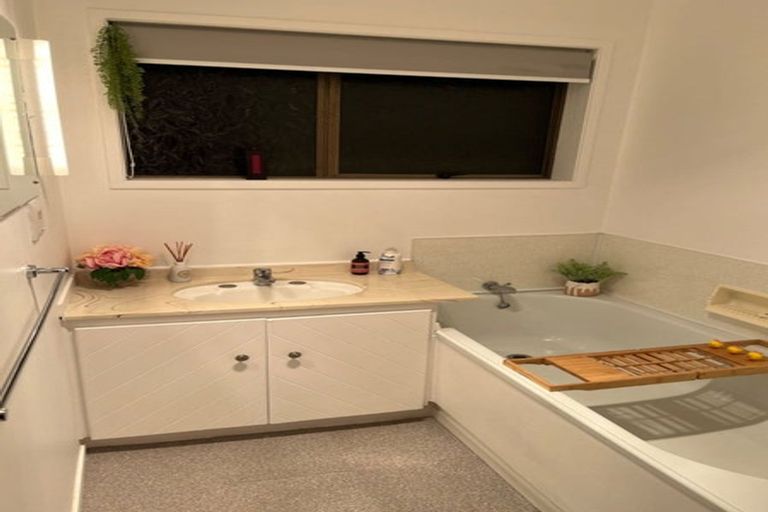 Photo of property in 1/119 Glenmore Road, Sunnyhills, Auckland, 2010