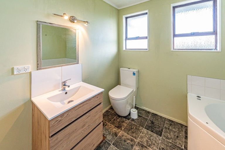 Photo of property in 8 Tongariro Street, Castlecliff, Whanganui, 4501