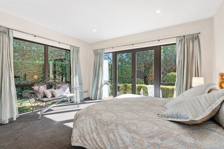 Photo of property in 10 Glen Bridge Lane, Harewood, Christchurch, 8051