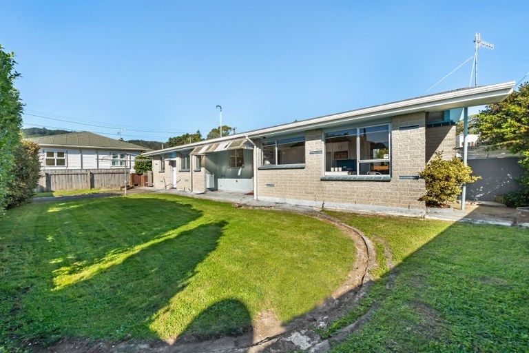 Photo of property in 3 Hawthorn Crescent, Stokes Valley, Lower Hutt, 5019
