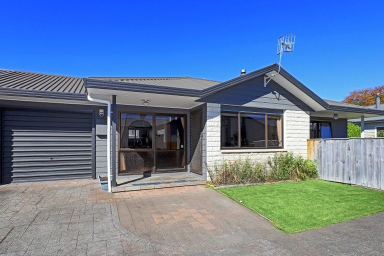 Photo of property in 2/8 Duart Road, Havelock North, 4130