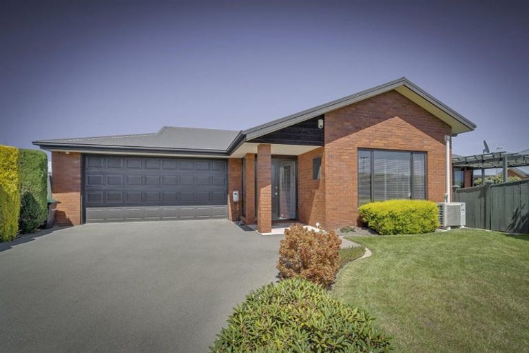 Photo of property in 12 Highwood Lane, Burnside, Christchurch, 8053
