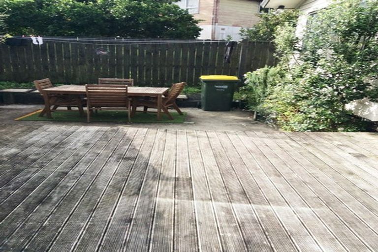 Photo of property in 14 Buisson Glade, West Harbour, Auckland, 0618