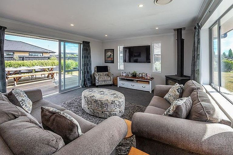 Photo of property in 6 Burnham School Road, Rolleston, 7614