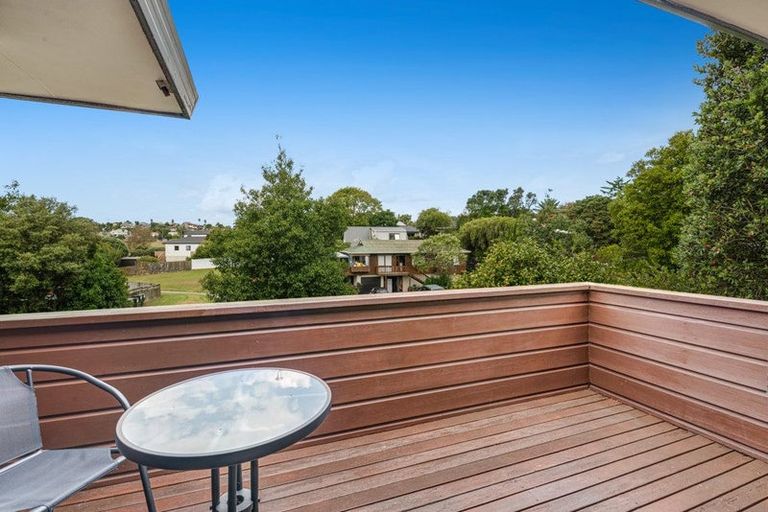 Photo of property in 32 Unsworth Drive, Unsworth Heights, Auckland, 0632