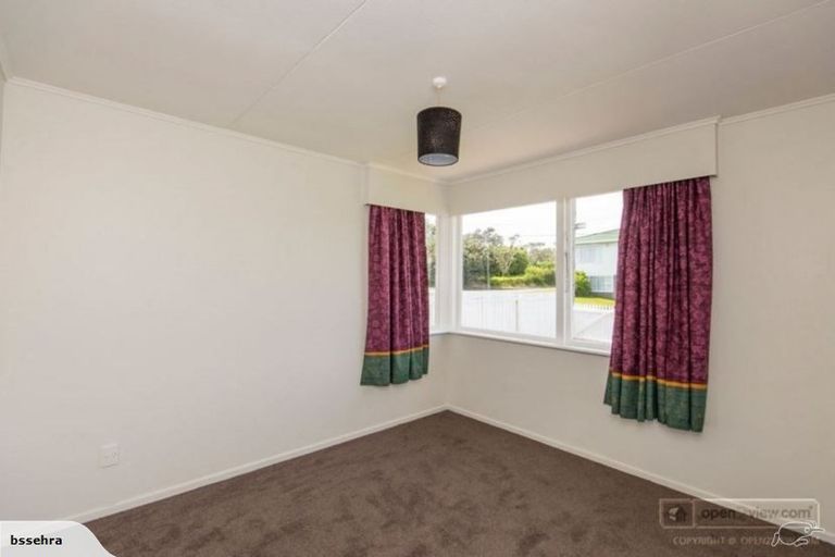 Photo of property in 39 Baylands Drive, Newlands, Wellington, 6037