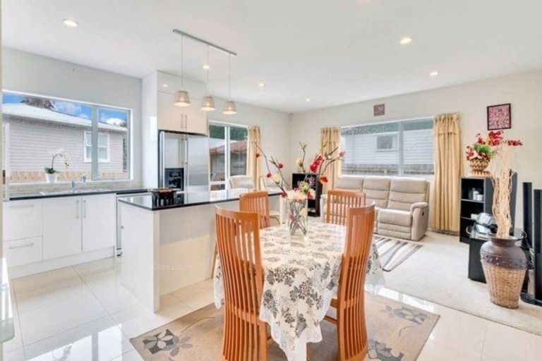 Photo of property in 17 Clendon Place, Manurewa, Auckland, 2102