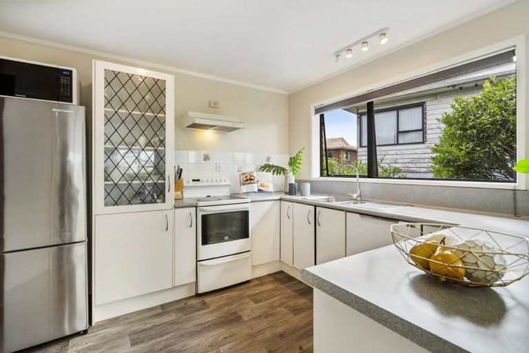 Photo of property in 1/26 Hyde Road, Rothesay Bay, Auckland, 0630