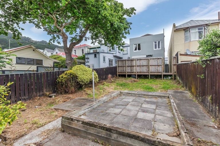 Photo of property in 77 Pirie Street, Mount Victoria, Wellington, 6011