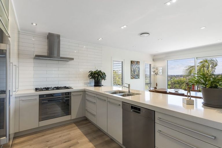 Photo of property in 1/51 Seaview Road, Castor Bay, Auckland, 0620