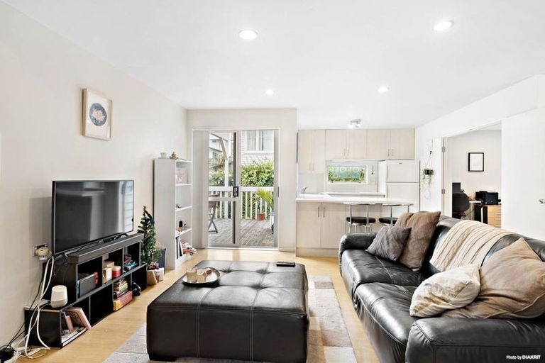 Photo of property in 184 Archers Road, Glenfield, Auckland, 0629