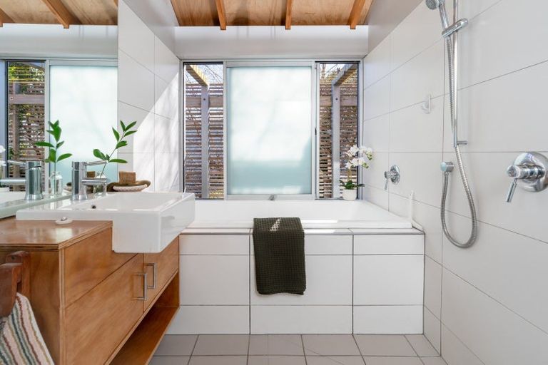 Photo of property in 1b Manley Terrace, Newtown, Wellington, 6021