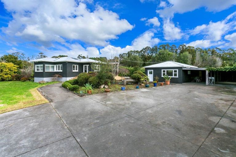 Photo of property in 76 Awa Road, Kumeu, 0891