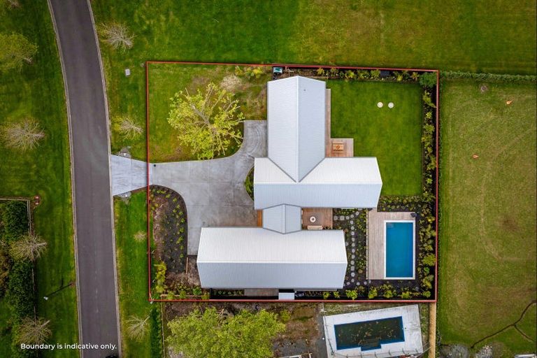 Photo of property in 32 Sandpiper Avenue, Point Wells, 0986