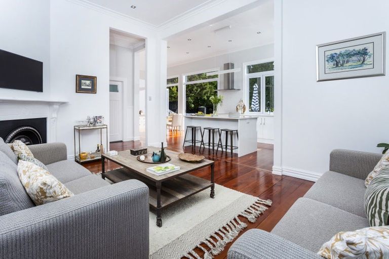 Photo of property in 10a Olwyn Place, Greenhithe, Auckland, 0632