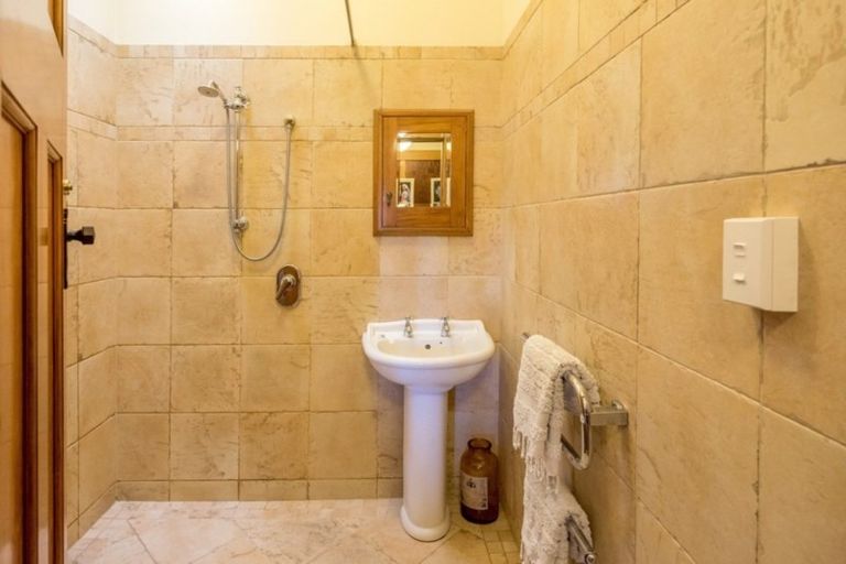 Photo of property in 97 Weraroa Road, Levin, 5510