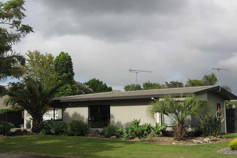 Photo of property in 4 Ross Martin Court, Conifer Grove, Takanini, 2112