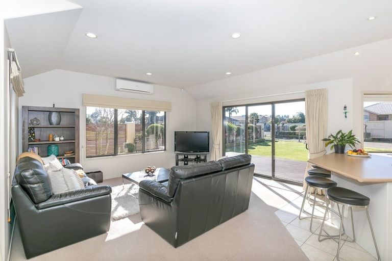 Photo of property in 6 Coleraine Drive, Rototuna, Hamilton, 3210